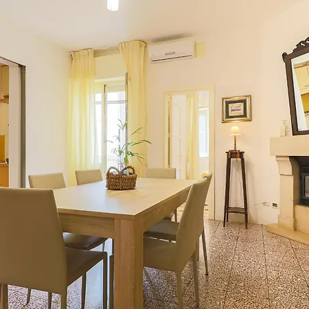 Casa Di Clara - Centralissimo Галлиполи